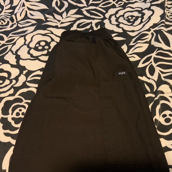 Adar Universal Scrubs for Women - Picture 5 of 6